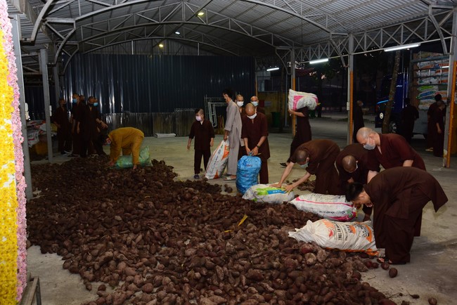 Continuing to support people in need in the Covid-19 pandemic of Hoang Phap Pagoda (series 2)